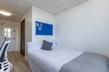 En Suite Classic Refurbished at MyPad Paisley, 26 Gilmour Street, Central, Paisley, PA11EQ - Image 1